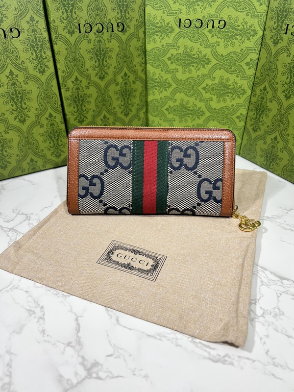 グッチ財布コピー背面デザイン